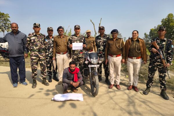 बाइक में छुपा कर ला रहे लाखों रुपये के गांजा के साथ तस्कर गिरफ्तार