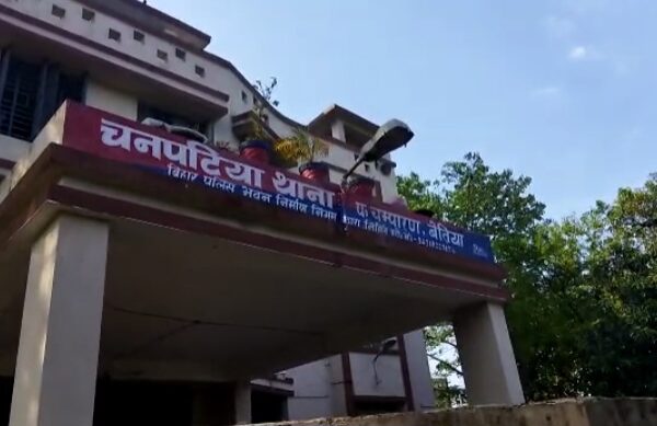 चनपटिया में बुजुर्ग से 51 हजार की ठगी, तीन शातिरों ने बातों में उलझाकर बदली नोटों की गड्डी