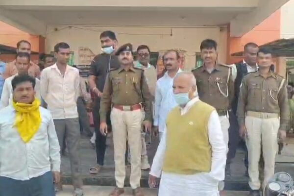 Bihar news: भीषण सिलेंडर विस्फोट धमाके से मची चीख-पुकार, एक दर्जन झुलसे, तीन की हालत नाजुक।