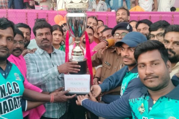 Bihar news : फाइनल मैच में शहादतपुर ने बेतिया को हरा कप पर किया कब्जा