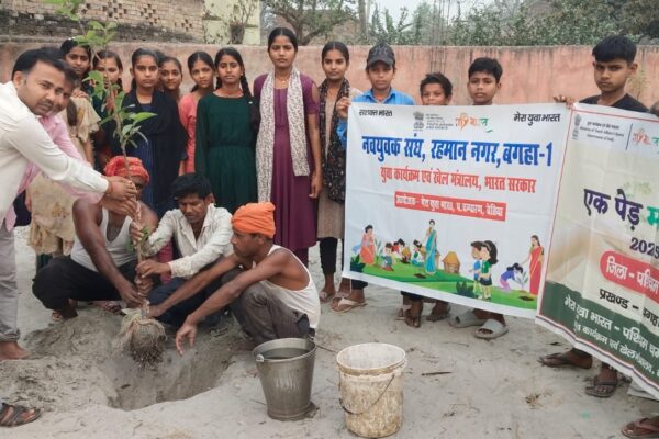 Bihar news : एक पेड़ माँ के नाम” कार्यक्रम में किया गया पौधरोपण, युवाओं को पर्यावरण संरक्षण का दिया गया संदेश