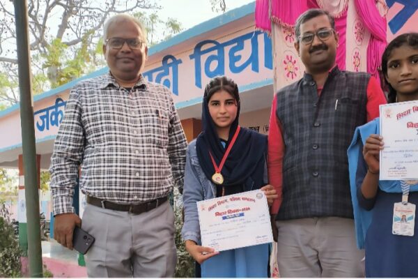 Bihar news : जिला स्तरीय क्विज प्रतियोगिता में छात्रा आसिया इरशाद ने किया टॉप, विद्यालय का नाम किया रोशन