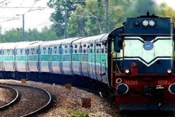 Bihar news : ट्रेन से कटकर एक वृद्ध की हुई मौत, शव का नही हुआ शिनाख्त