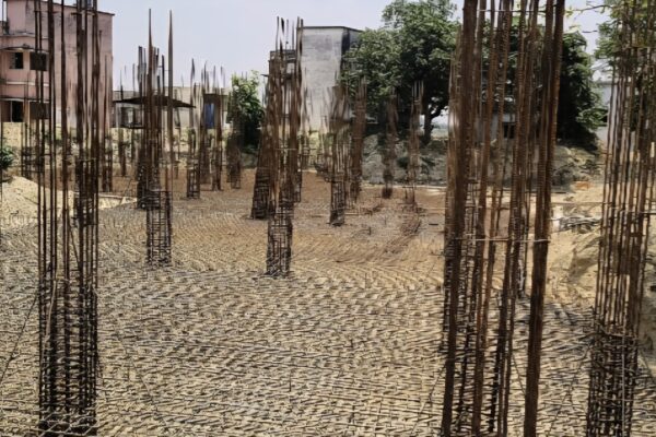 Bihar news : बिना प्राक्कलन बोर्ड के बन रहा 16 करोड़ से अधिक का प्रखंड कार्यालय भवन, गुणवत्ता और पारदर्शिता पर उठे सवाल