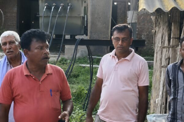 Bihar news : चार दिनों से अंधेरे में 400 घर, उमस भरी गर्मी में बिजली संकट से लोग बेहाल