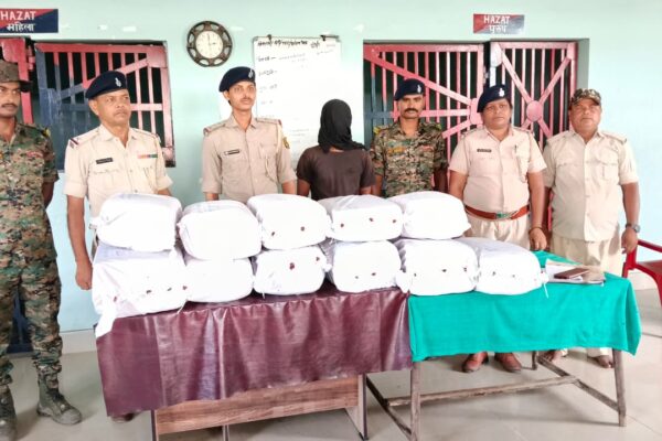 Bihar news : नेपाल से लाई जा रही 93 किलो गांजा की बड़ी खेप जब्त, कार समेत तस्कर गिरफ्तार